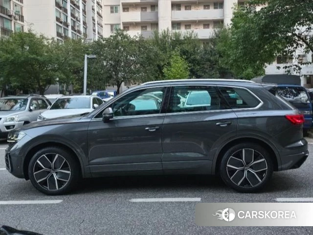 Volkswagen Touareg 3rd generation 2026 Серый из Кореи, фото 3