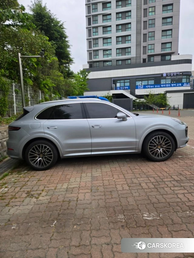 Porsche Cayenne (PO536) 2022 Цвет галактики из Кореи, фото 3