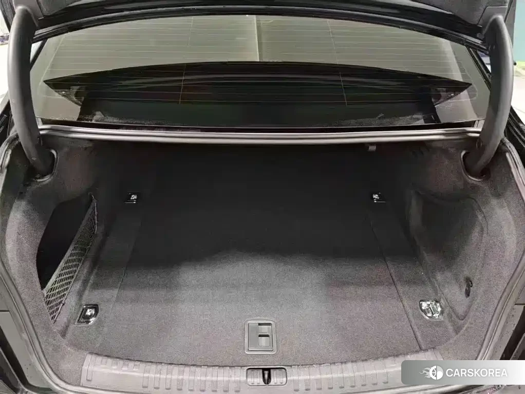 Audi A6L id 4599647 из Китая 10