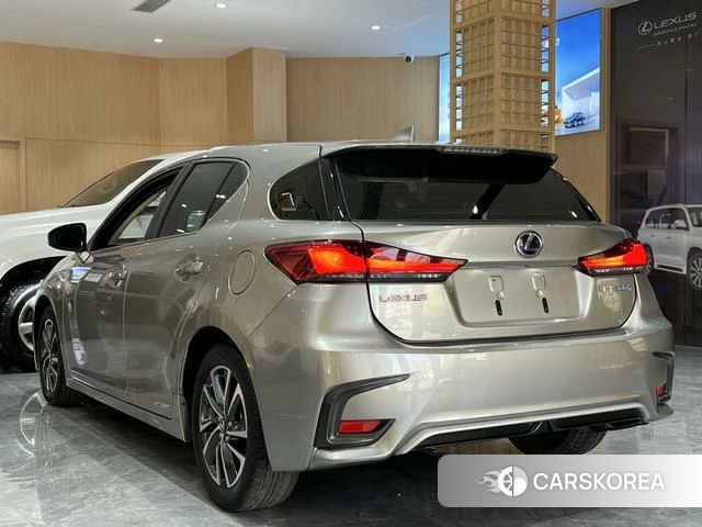 Lexus CT id 4236590 из Китая 11