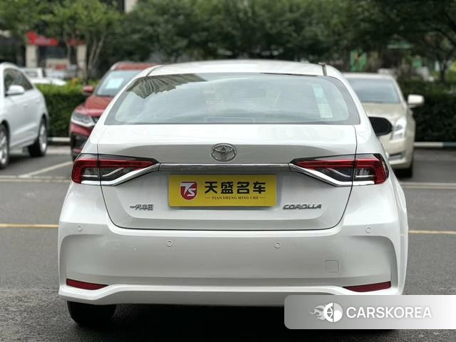 Toyota Corolla 2023 Белый из Китая, фото 3