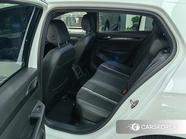 Volkswagen Golf 2022 Белый из Китая, фото 5