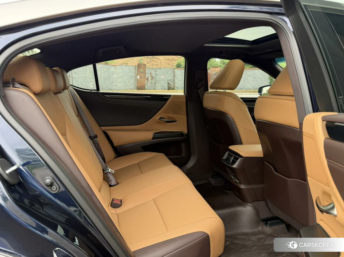 Lexus ES id 4452601 из Китая 11