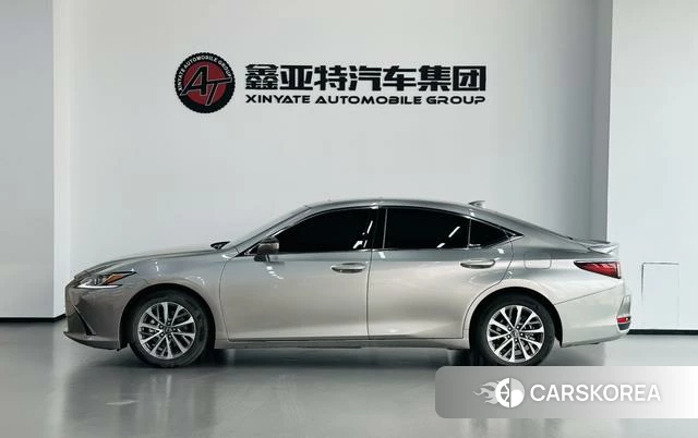 Lexus ES id 4273402 из Китая 16