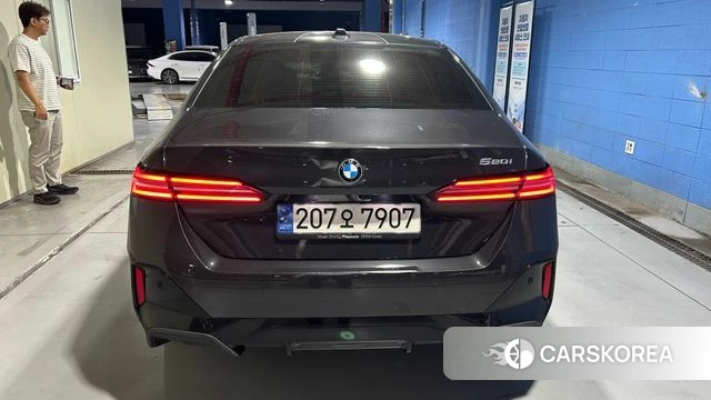 BMW 5 Series (G60) 2023 Серый из Кореи, фото 3
