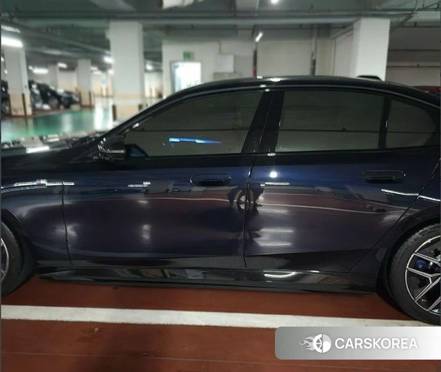 BMW i5 (G60) 2024 Черный из Кореи, фото 3