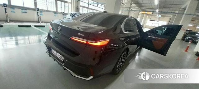 BMW 7 Series (G70) 2024 Черный из Кореи, фото 3