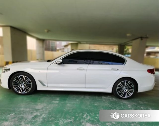 BMW 5 Series (G30) 2018 Белый из Кореи, фото 3