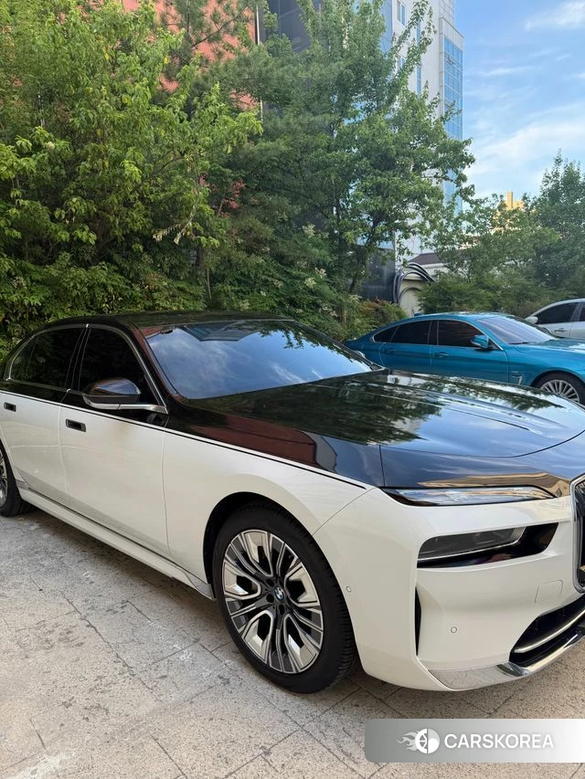 BMW 7 Series (G70) 2023 Белый из Кореи, фото 3