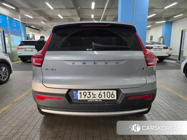 Volvo XC40 2024 Серебристо-серый из Кореи, фото 3