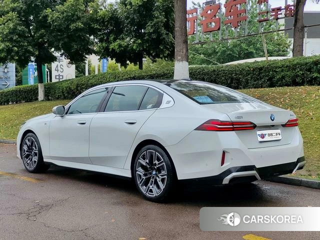 BMW 5 series 2025 Белый из Китая, фото 3