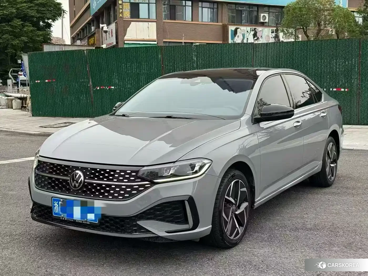 Volkswagen Lavida 2023 Silver/gray из Китая, фото 3