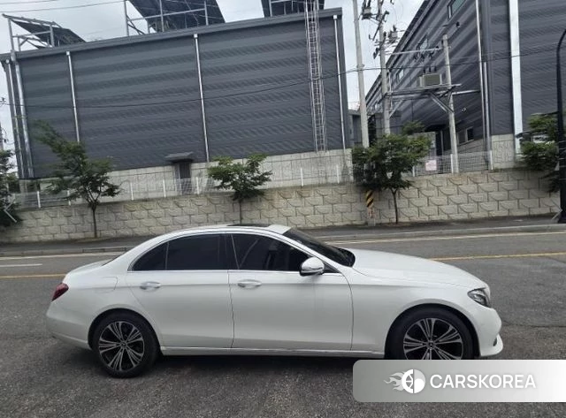 Mercedes-Benz E-Class W213 2018 Белый из Кореи, фото 3