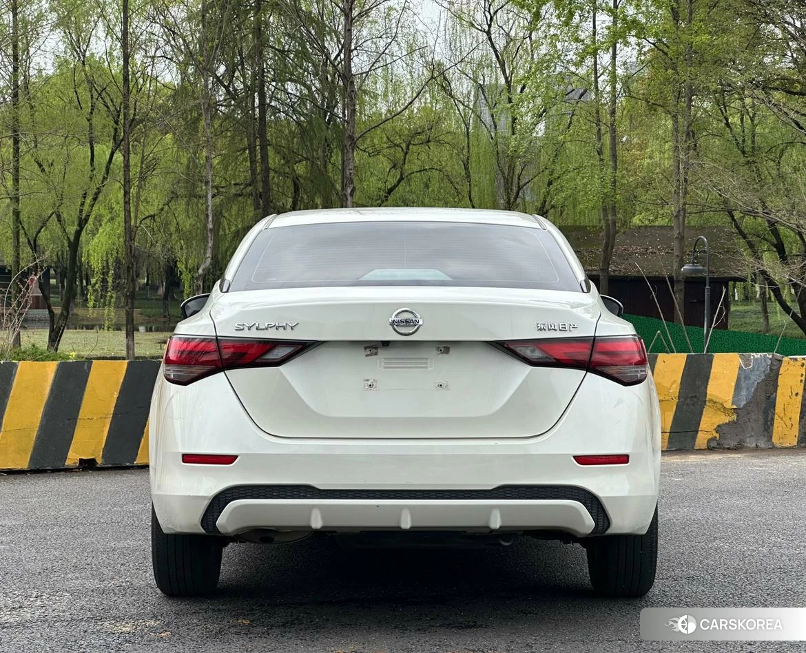 Nissan Xuan Yi id 4405761 из Китая 16