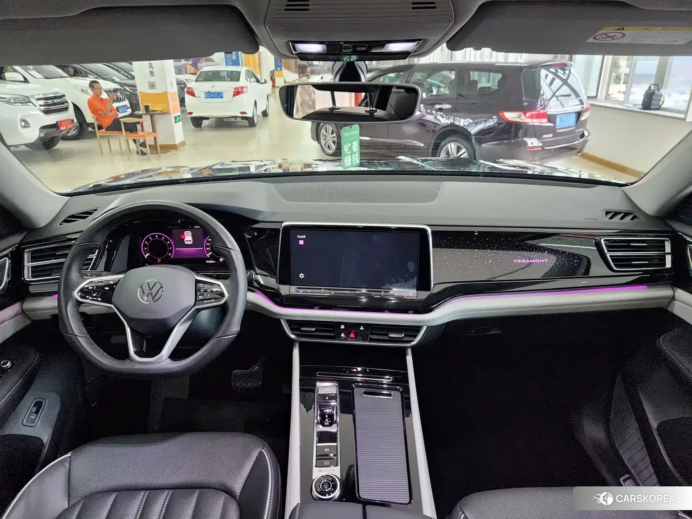 Volkswagen Touareg 2022 Черный из Китая, фото 3