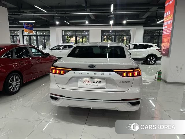 Ford Mondeo 2024 Белый из Китая, фото 4
