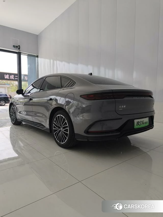 BYD Han DM 2025 Серебристо-серый из Китая, фото 3