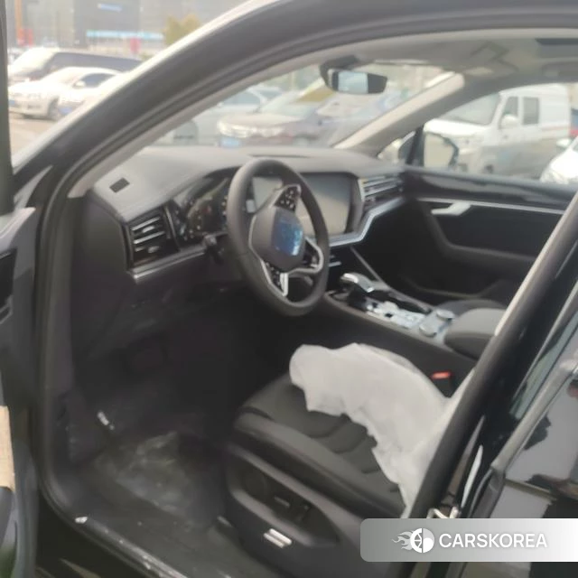 Volkswagen Touareg 2025 Черный из Китая, фото 6
