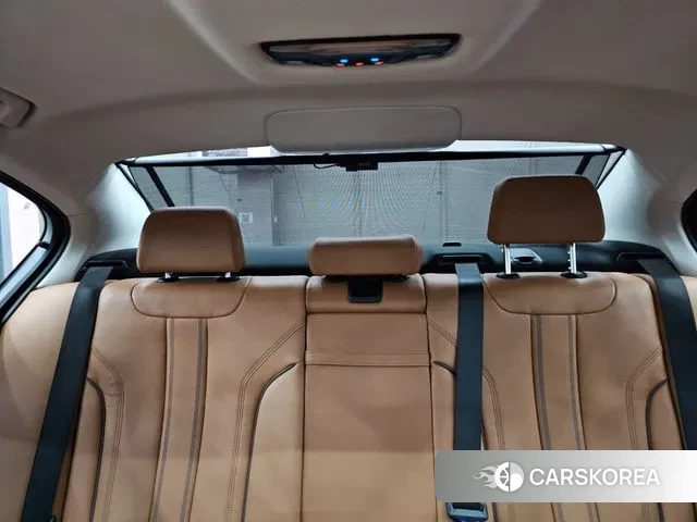 BMW 5 Series (G30) 2023 Белый из Кореи, фото 3