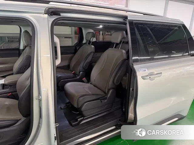Kia The New Carnival 4th Generation 2024 Серебристо-серый из Кореи, фото 3
