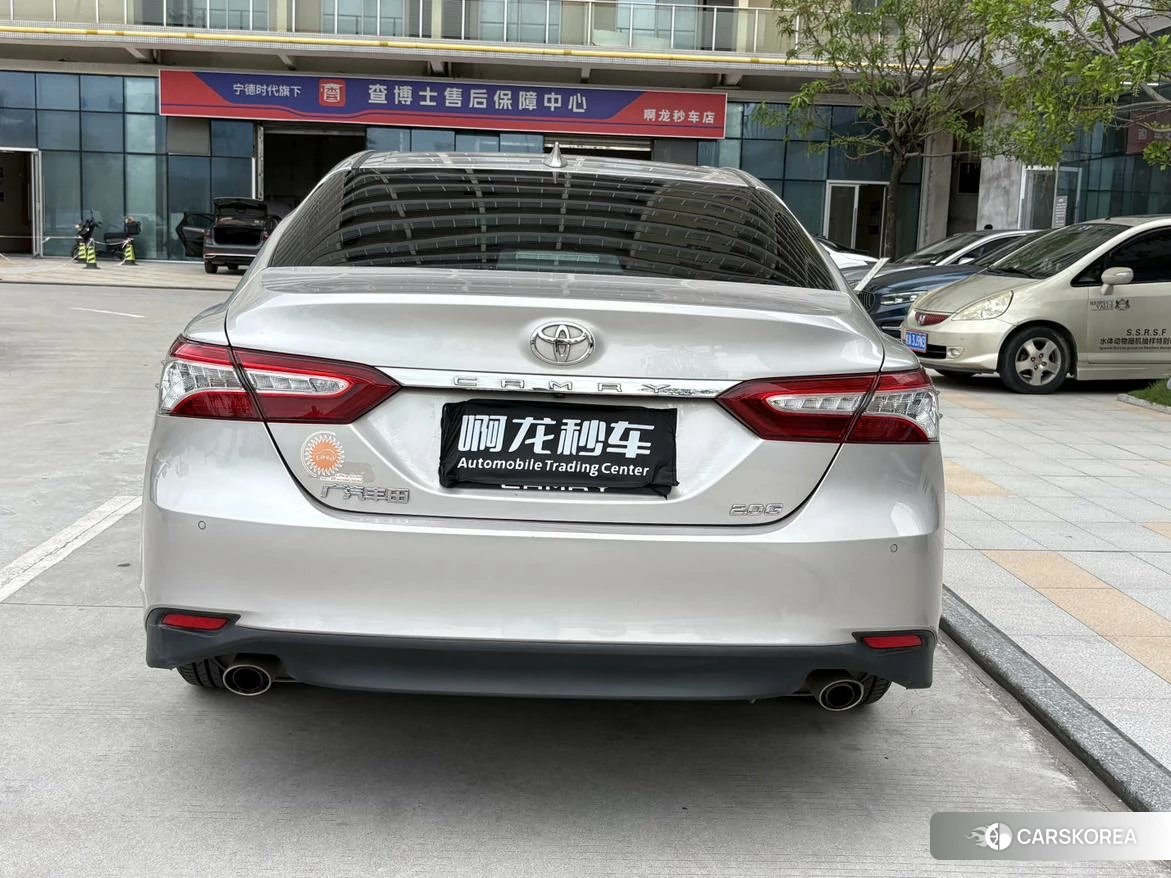 Toyota Camry 2021 Серебристо-серый из Китая, фото 3