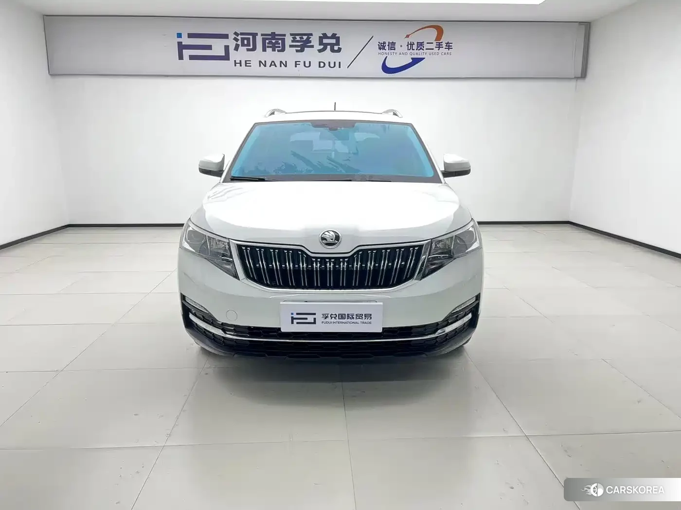 Skoda Komick 2023 Белый из Китая, фото 4