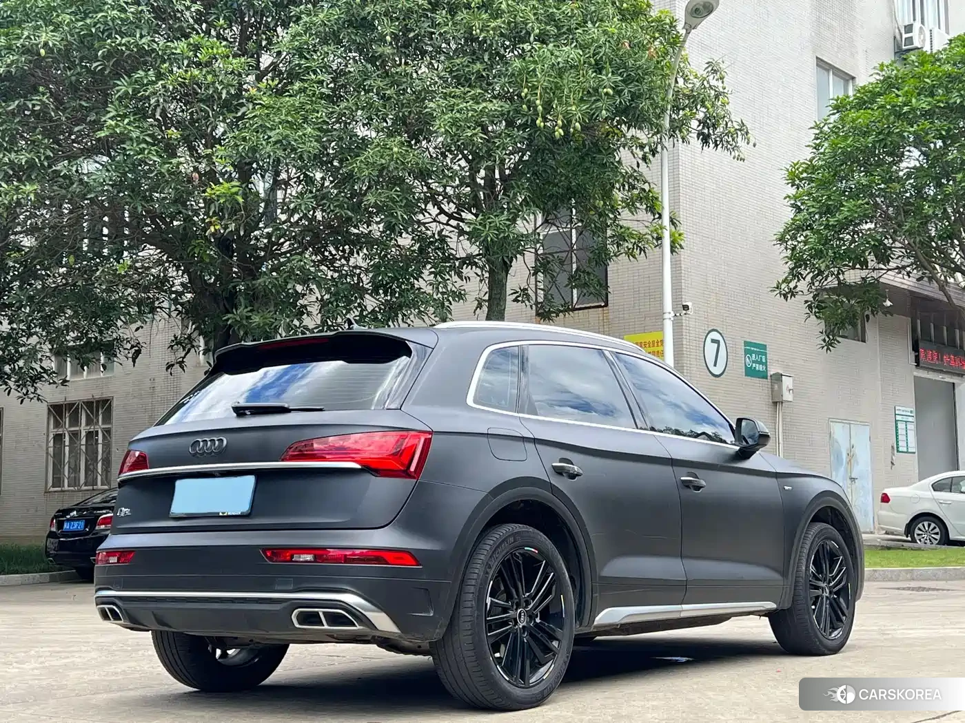 Audi Q5L 2022 Silver/gray из Китая, фото 3