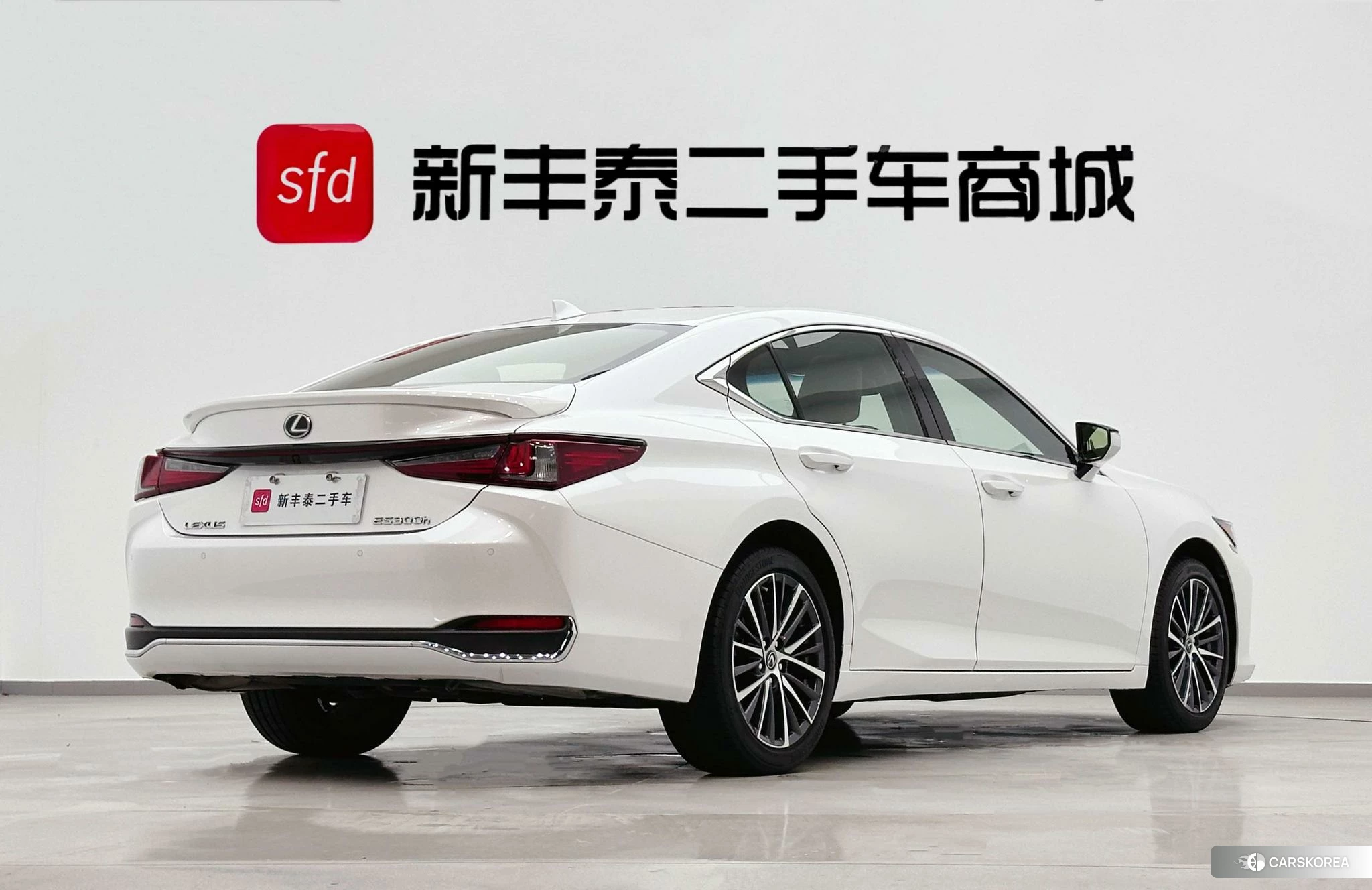 Lexus ES id 4473397 из Китая 23