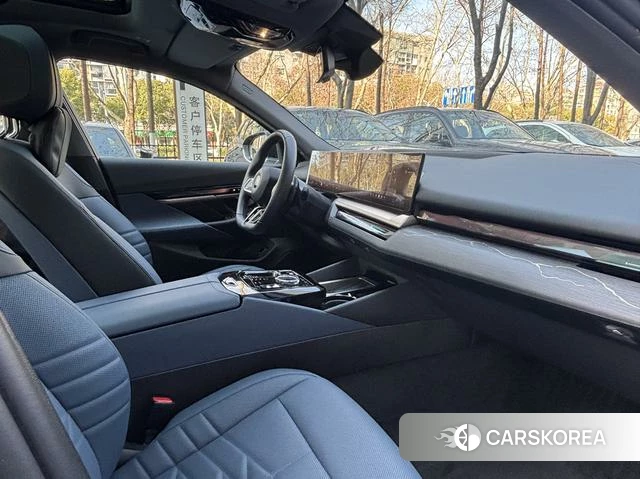 BMW 5 series 2025 Черный из Китая, фото 4