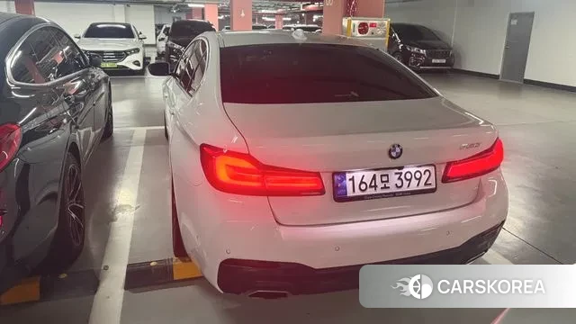 BMW 5 Series (G30) 2023 Белый из Кореи, фото 3