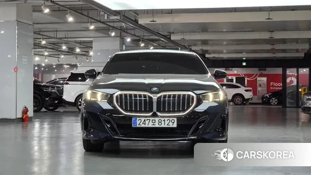 BMW 5 Series (G60) id 3382772 из Кореи 8