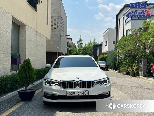 BMW 5 Series (G30) 2018 Белый из Кореи, фото 3