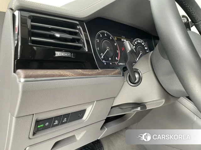 Volkswagen Touareg id 4359531 из Китая 11