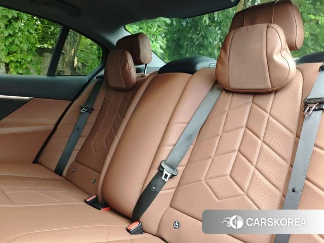 BMW 5 series 2024 Серебристо-серый из Китая, фото 6