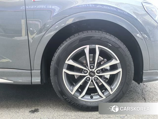 Audi Q3 2023 Темно-серый из Китая, фото 3