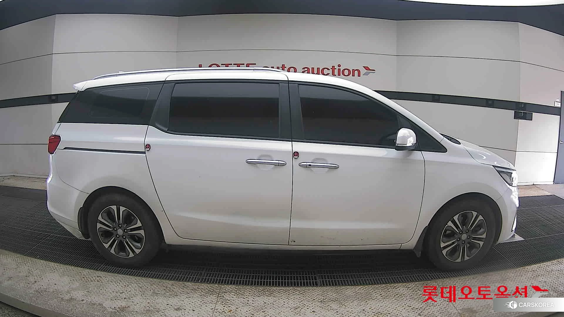 Kia Carnival id 4289633 из Кореи 23