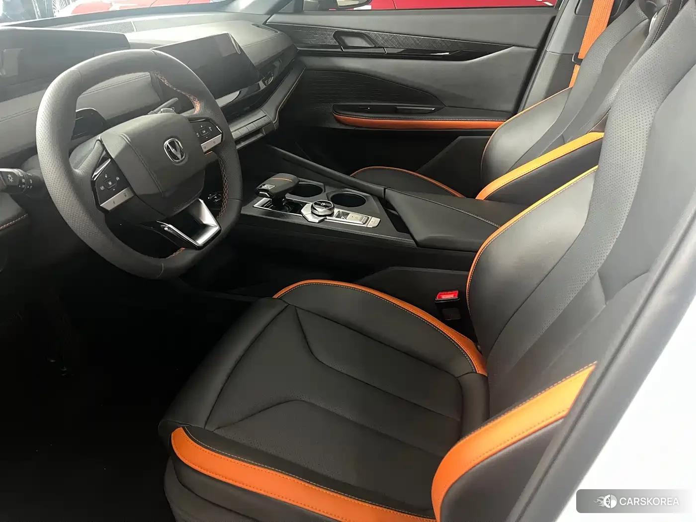 Chang'an UNI-V 2025 Белый из Китая, фото 6