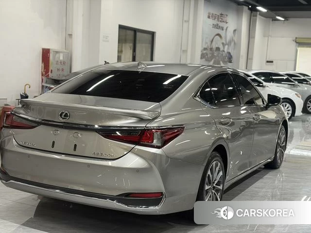 Lexus ES id 4348914 из Китая 7