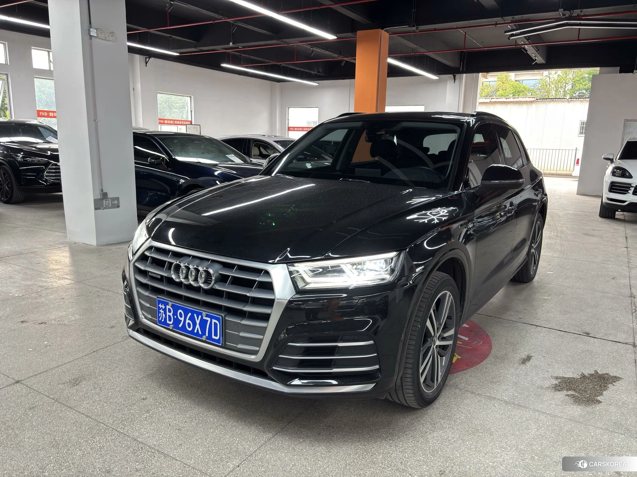 Audi Q5L 2019 Черный из Китая, фото 4