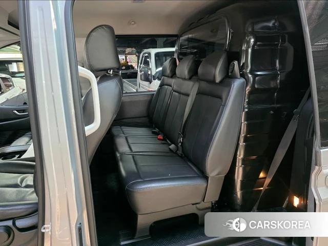 Hyundai Staria 2023 Серебряный из Кореи, фото 3