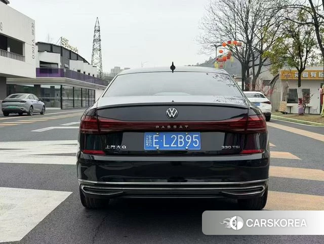 Volkswagen Passat 2023 Черный из Китая, фото 3