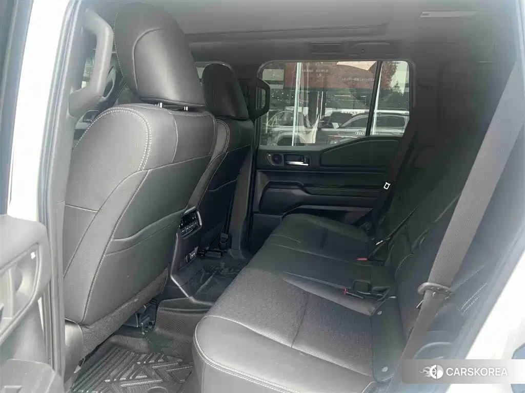 Toyota Land Cruiser 2026 Белый из Китая, фото 3