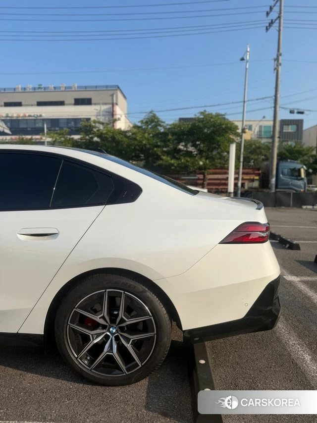 BMW 5 Series (G60) 2025 Белый из Кореи, фото 3