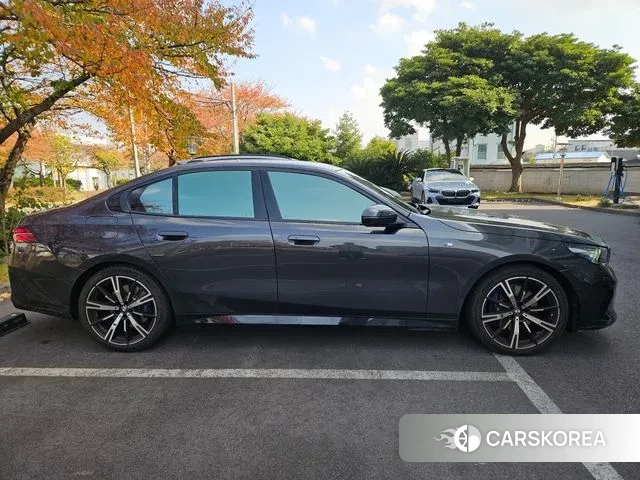 BMW 5 Series (G60) 2024 Черный из Кореи, фото 5