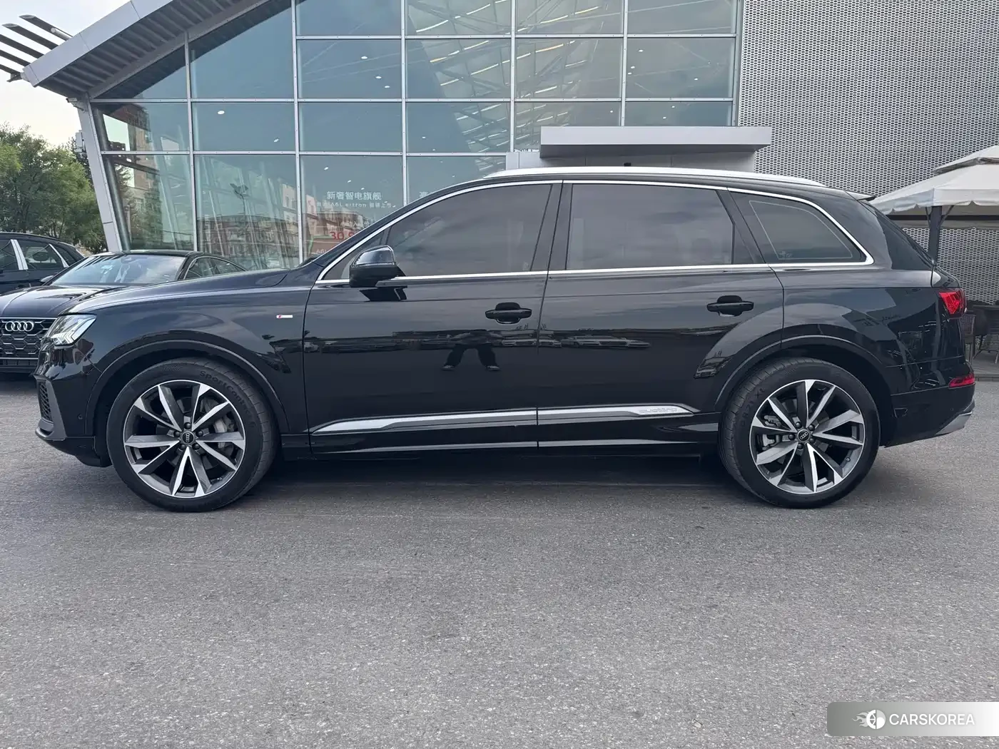 Audi Q7 2023 Черный из Китая, фото 3