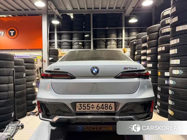 BMW 7 Series (G70) 2023 Небесно-голубой из Кореи, фото 3