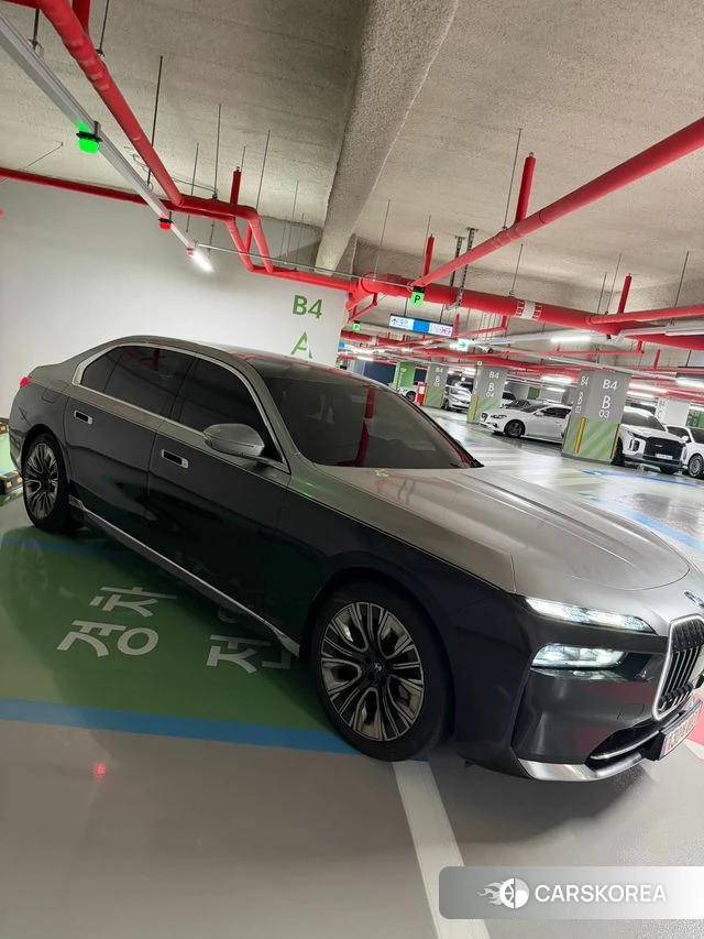 BMW 7 Series (G70) 2023 Серый из Кореи, фото 3