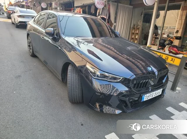 BMW 5 Series (G60) id 3769695 из Кореи 8