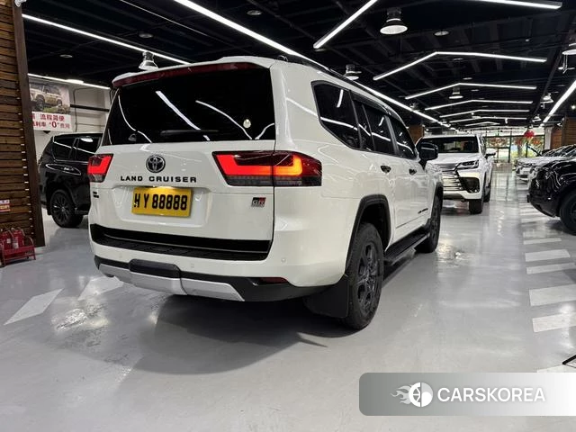 Toyota Land Cruiser (imported) 2024 Белый из Китая, фото 3