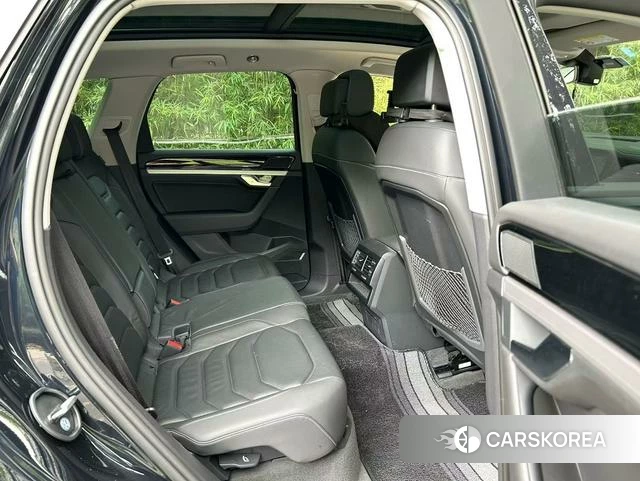 Volkswagen Touareg 2023 Темно-серый из Китая, фото 3